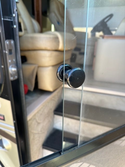 Tiffin RV (but not limited to) 2 knob kit For Glass Partition in Screen Door